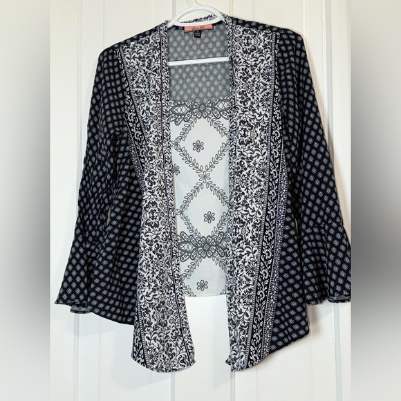Olive Hill Tops - Women's Olive hill size small top Black‎ and White Patterned, shirt, blouse